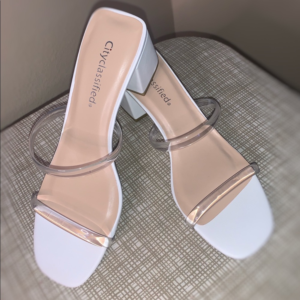 Women’s size 7 Mid heels